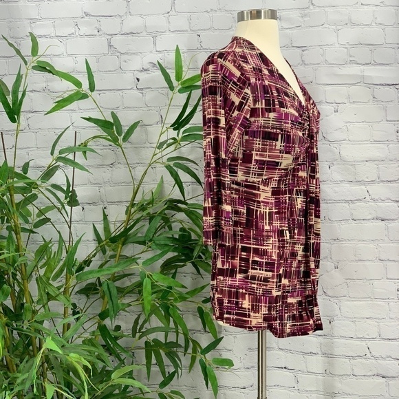🎉Motherhood Maternity Burgundy & Tan Pattern Top - Picture 2 of 7